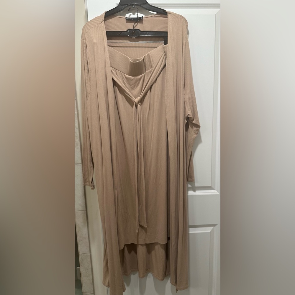 Fashion to Figure Rib Knit NudeDuster & Skirt Set Size 3(22/24)